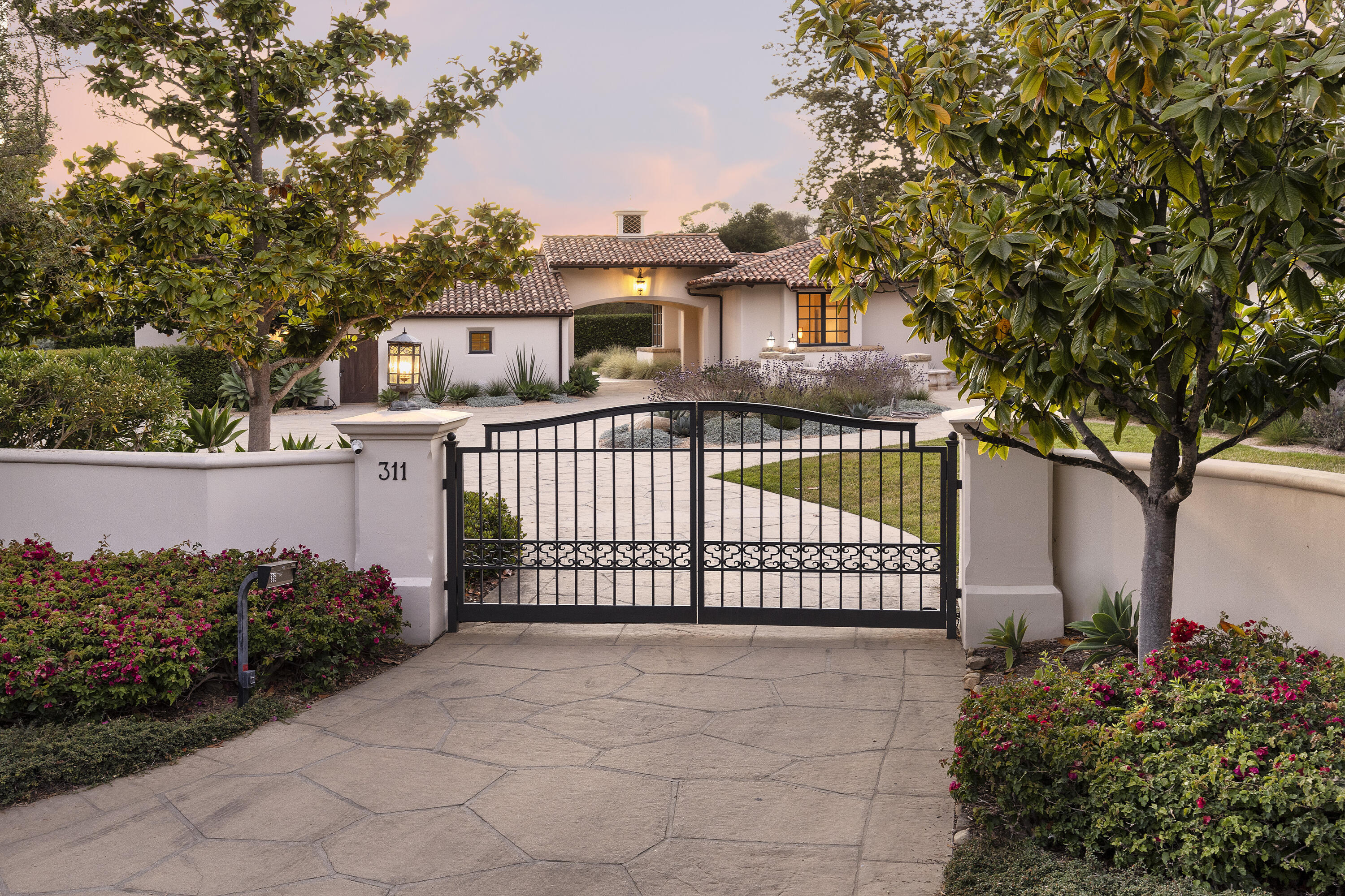 Property Photo:  311 Meadowbrook Drive  CA 93108 