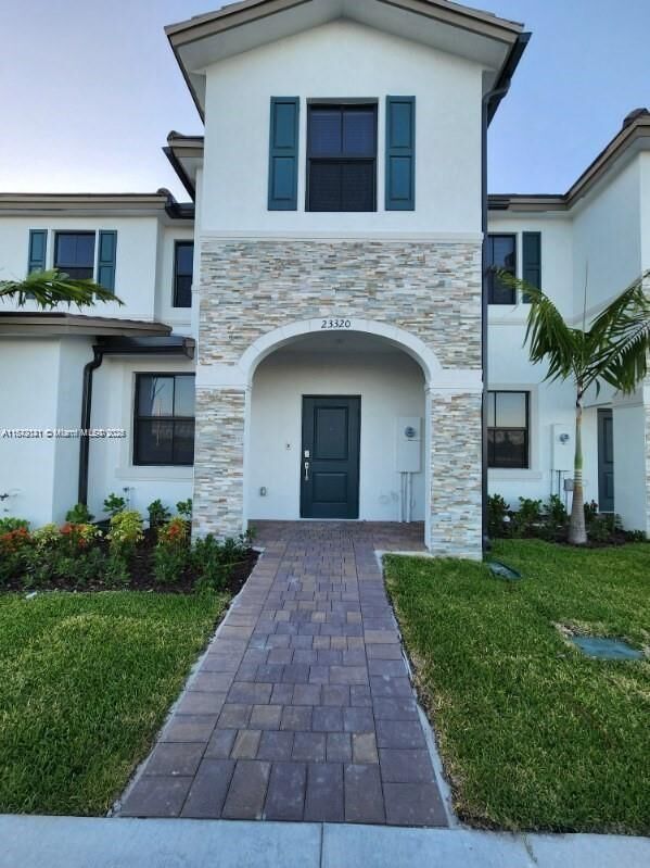 Property Photo:  