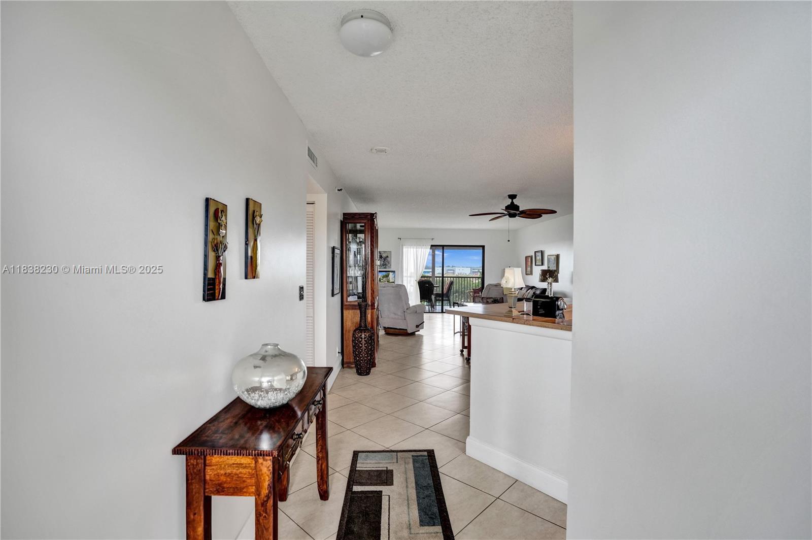 Property Photo:  2215 Cypress Island Dr 707  FL 33069 