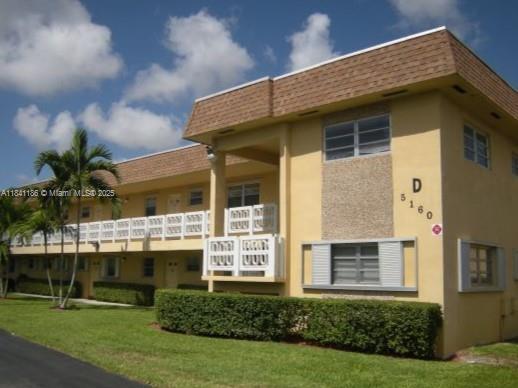 Property Photo:  5160 SW 40th Ave 26D  FL 33314 