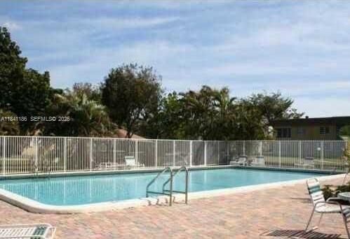 Property Photo: 5160 SW 40th Ave 26D FL 33314