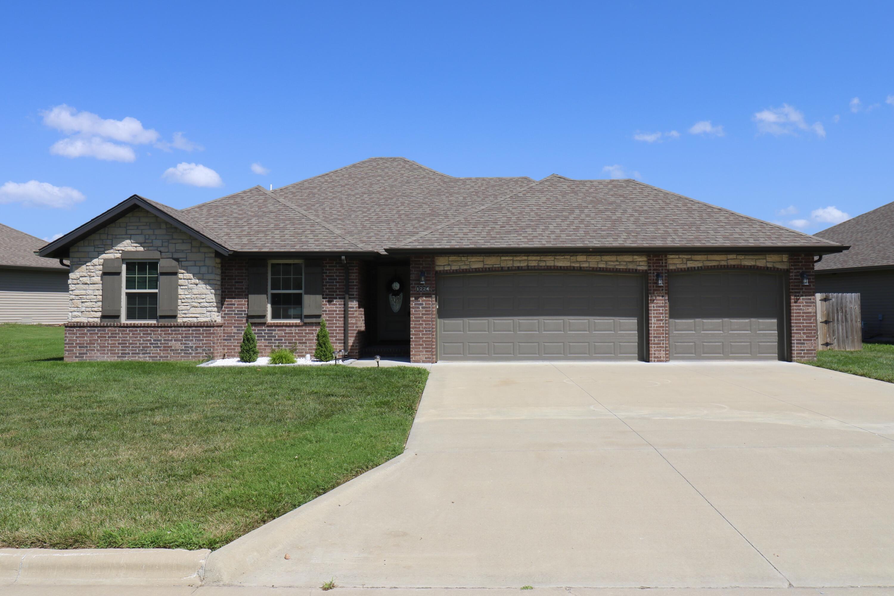Property Photo:  1224 S Mulberry Avenue  MO 65802 