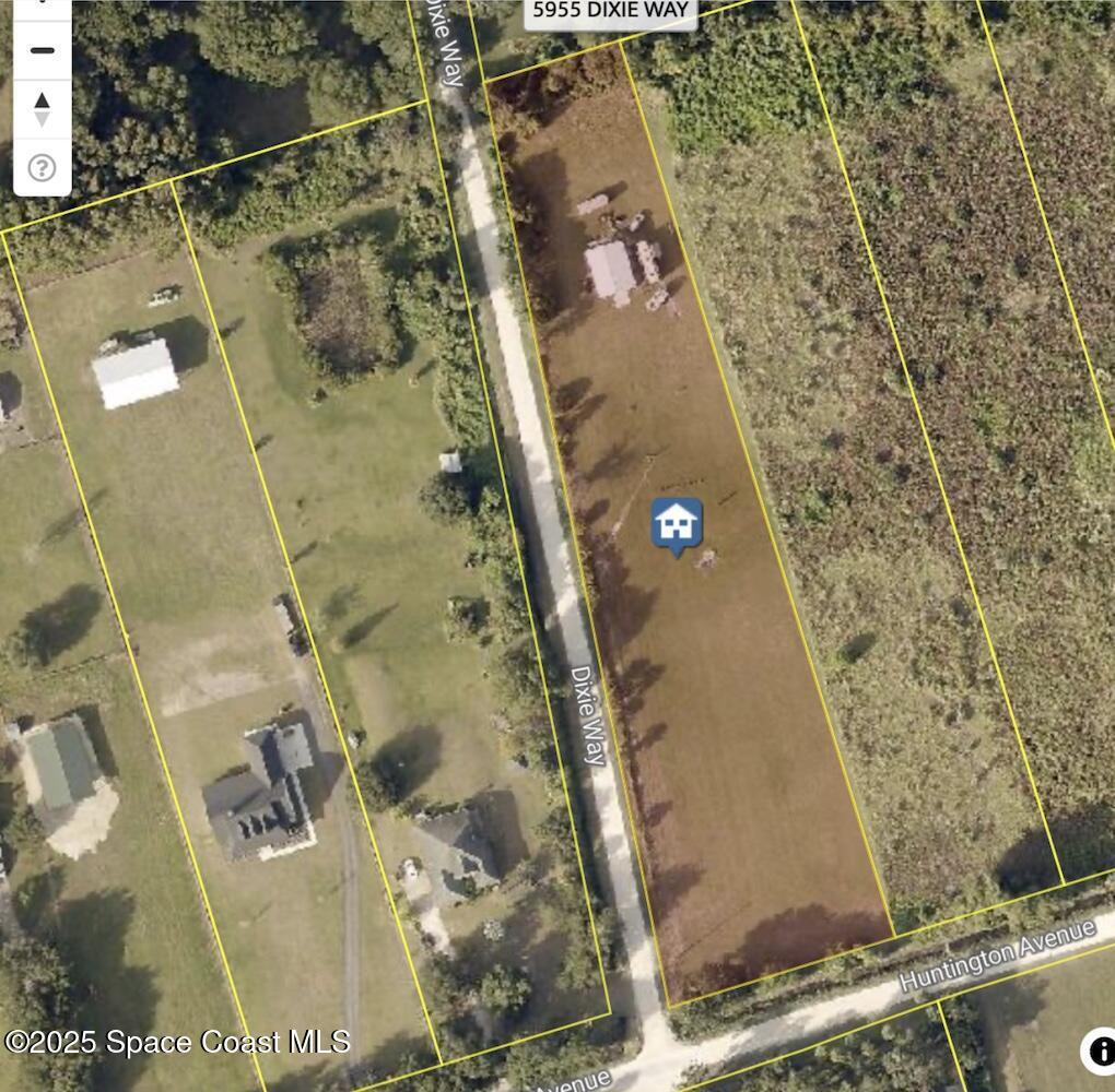 Property Photo: 5955 Dixie Way FL 32754