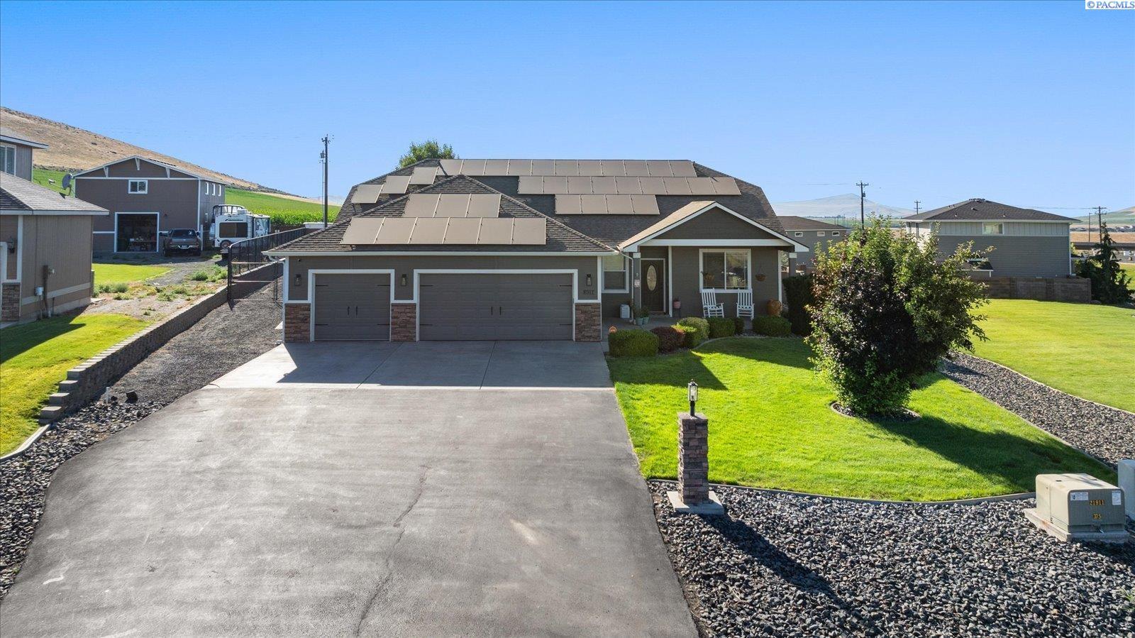 Property Photo: 8912 S Grandview Ln WA 99338