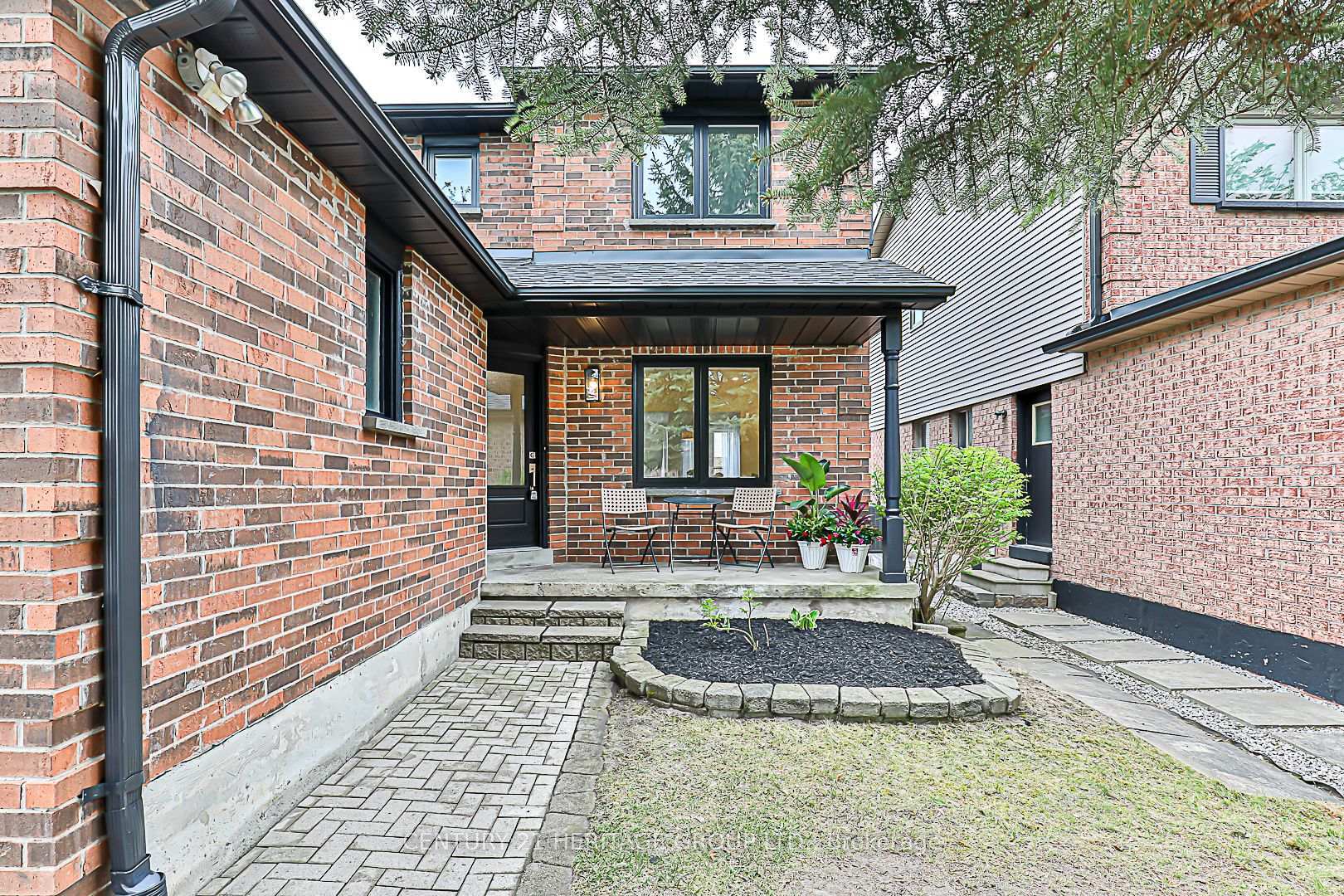 Property Photo: 35 Buchanan Crescent ON L4G 5K4