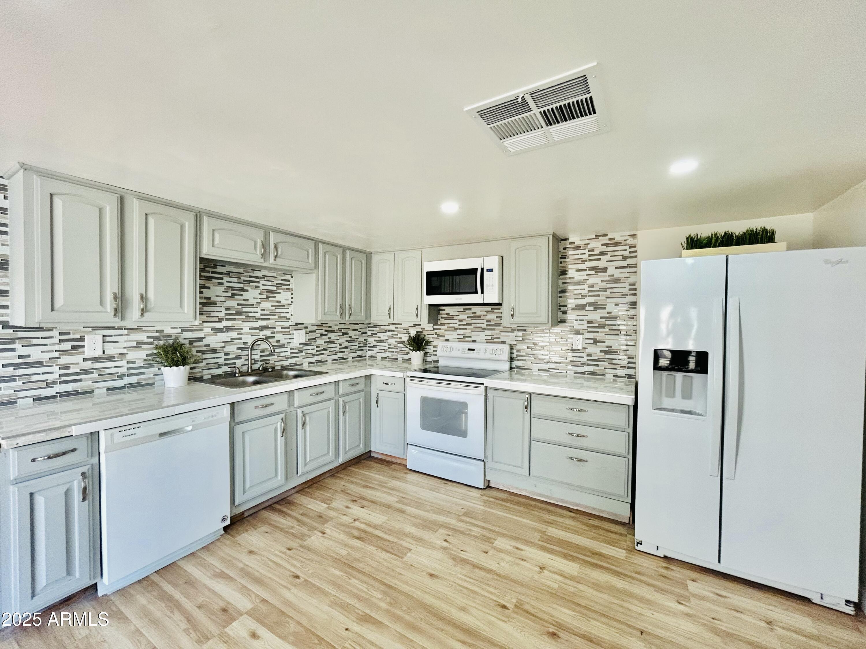 Property Photo: 6500 W Glendale Avenue #35 AZ 85301