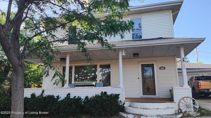 Property Photo: 604 2nd Avenue N ND 58639
