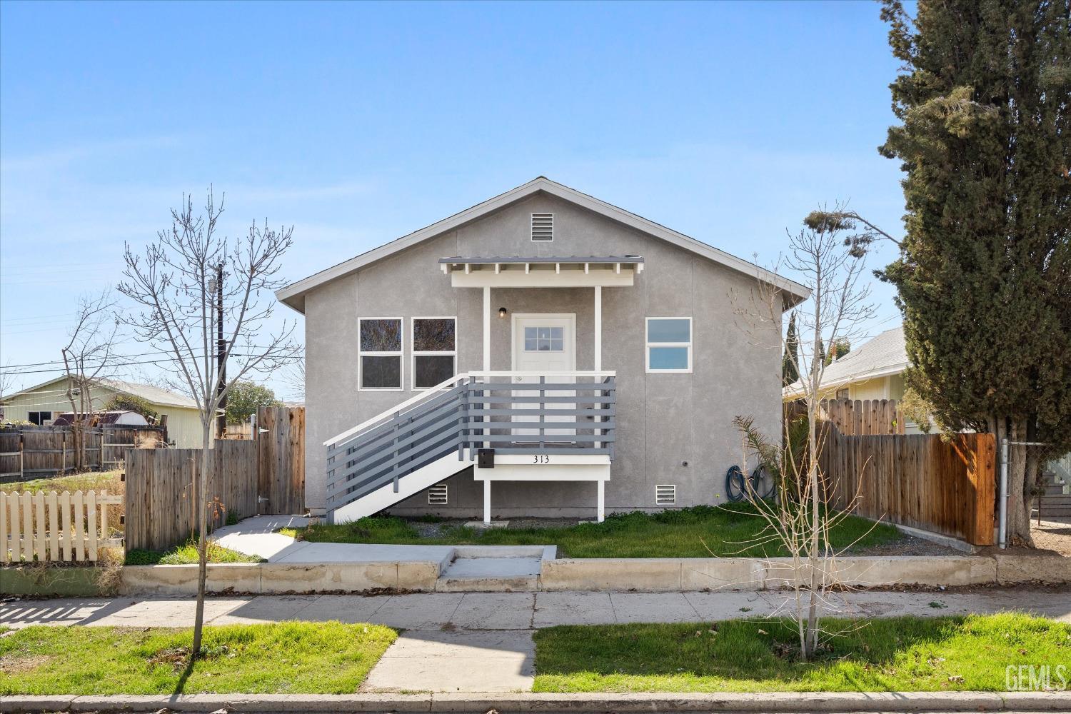 Property Photo: 313 Woodrow Street CA 93268