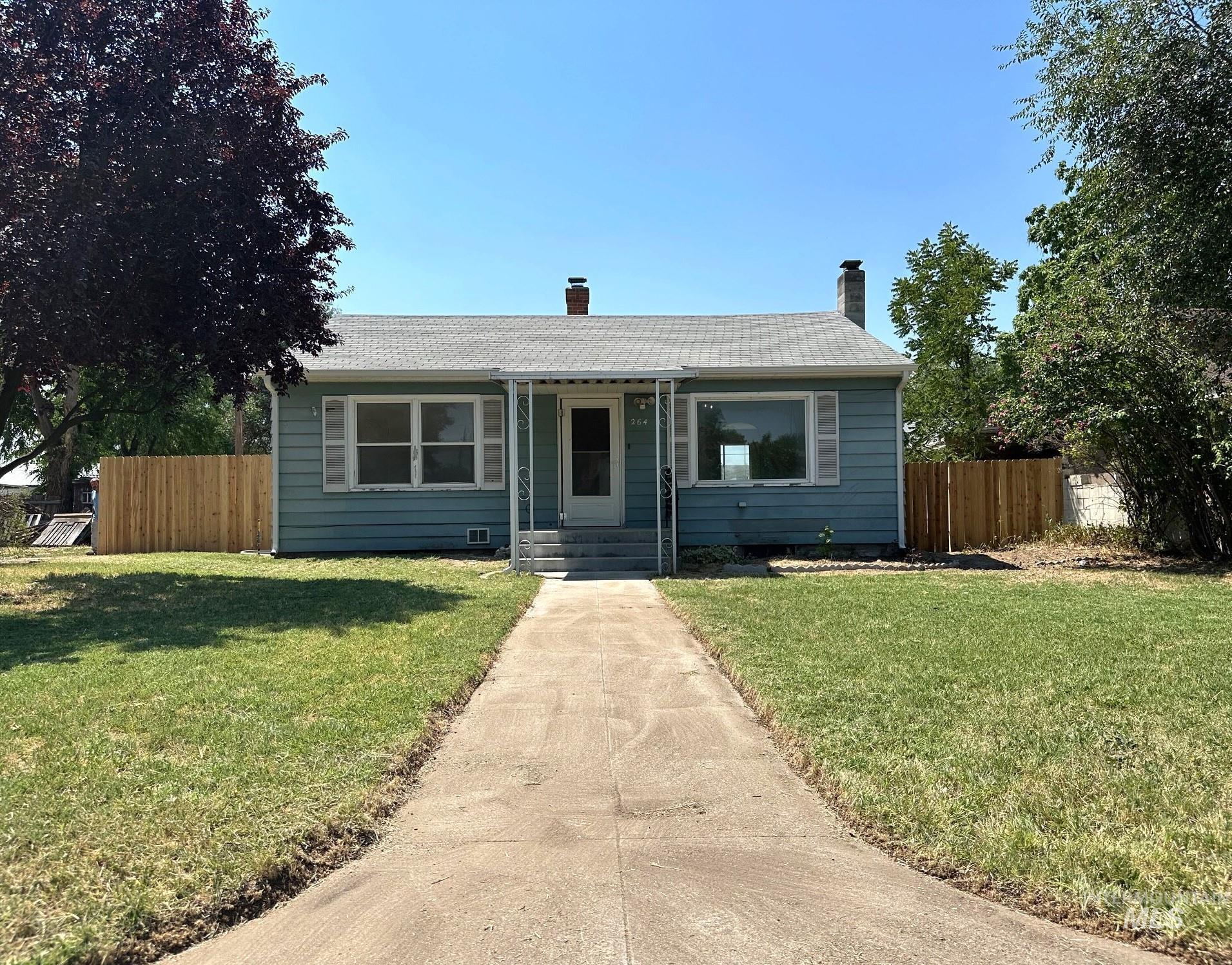 Property Photo: 264 SW 10th Ave OR 97914