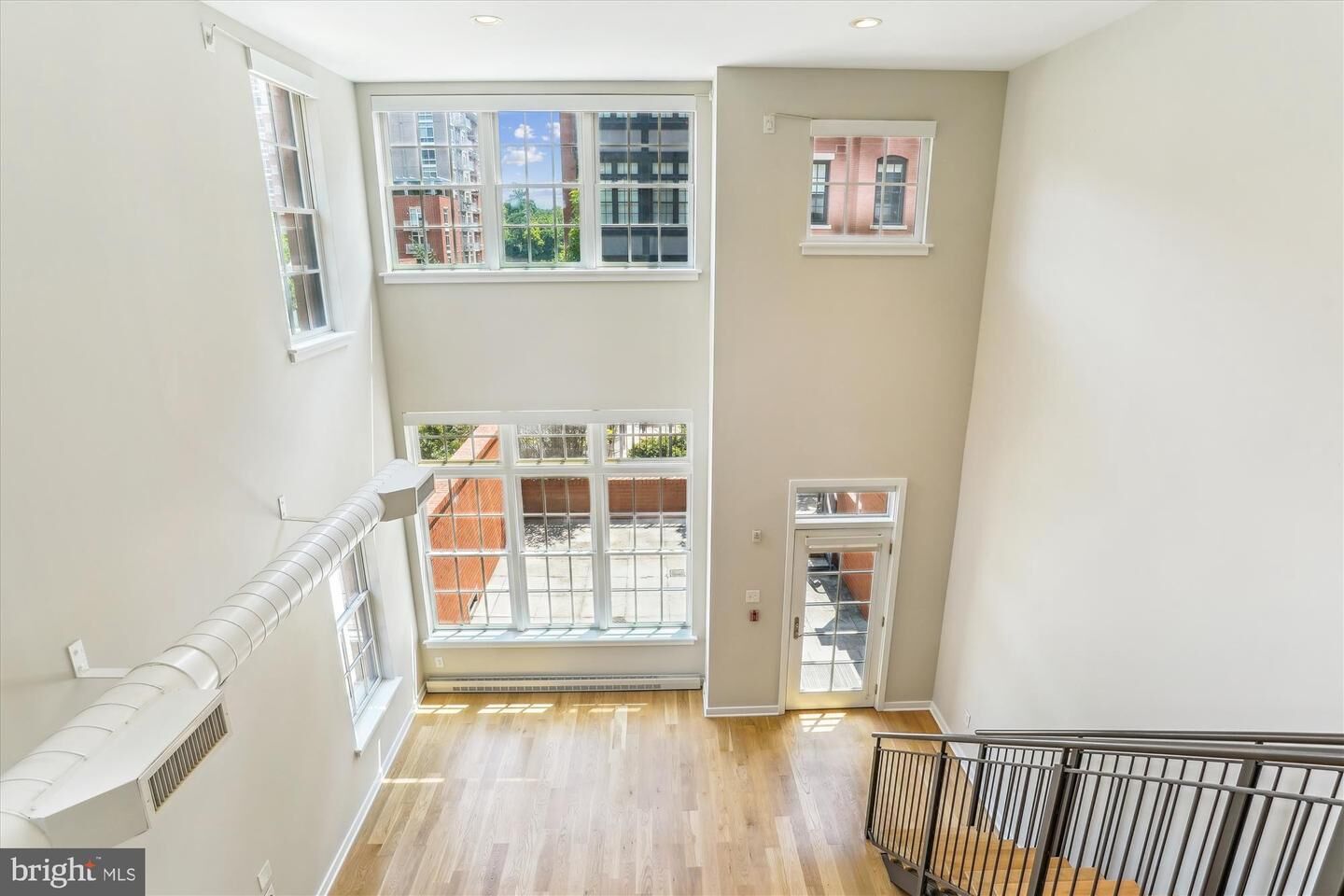 Property Photo: 1610 N Queen Street 211 VA 22209