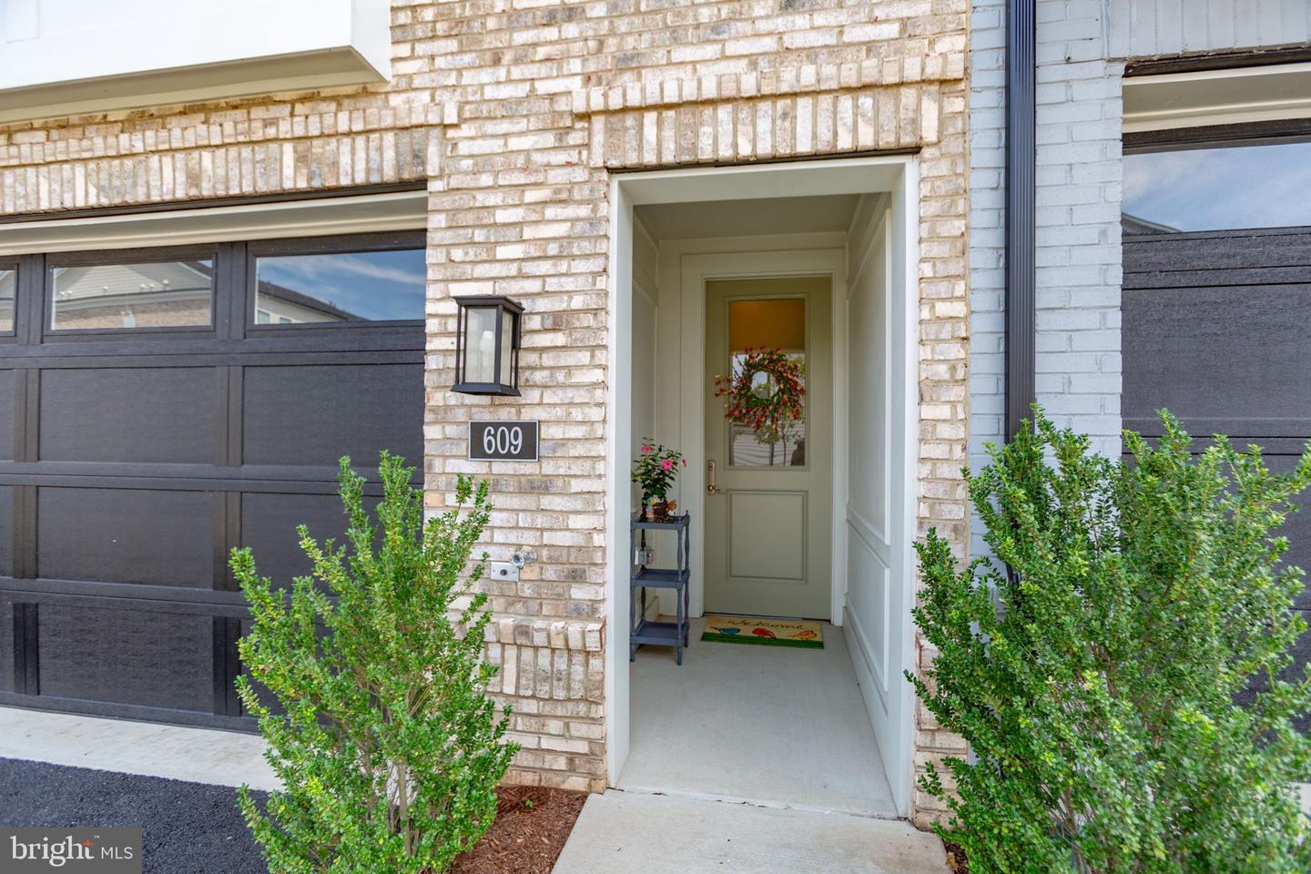 Property Photo: 609 Angelfish Way VA 22191