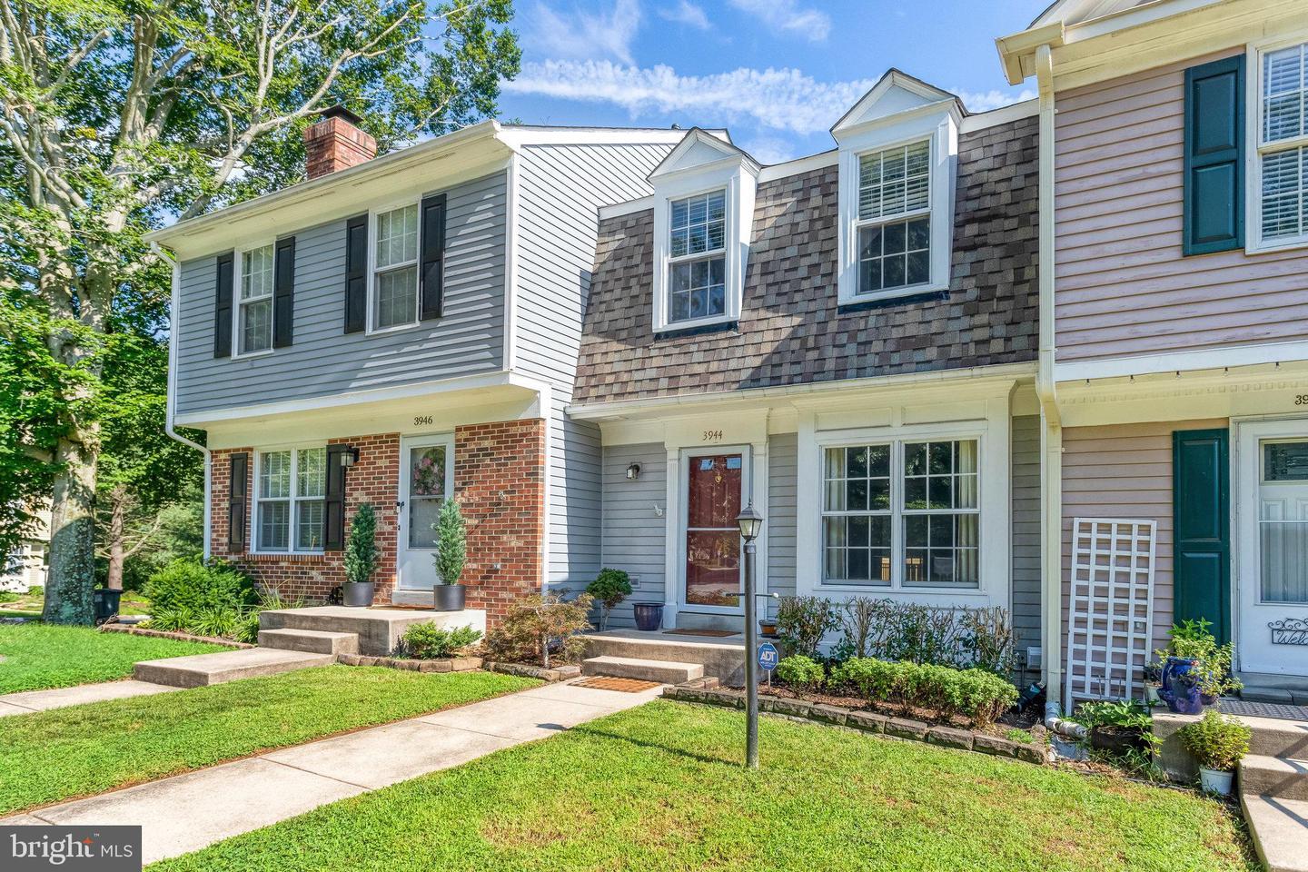 Property Photo: 3944 Pepperidge Court VA 22192