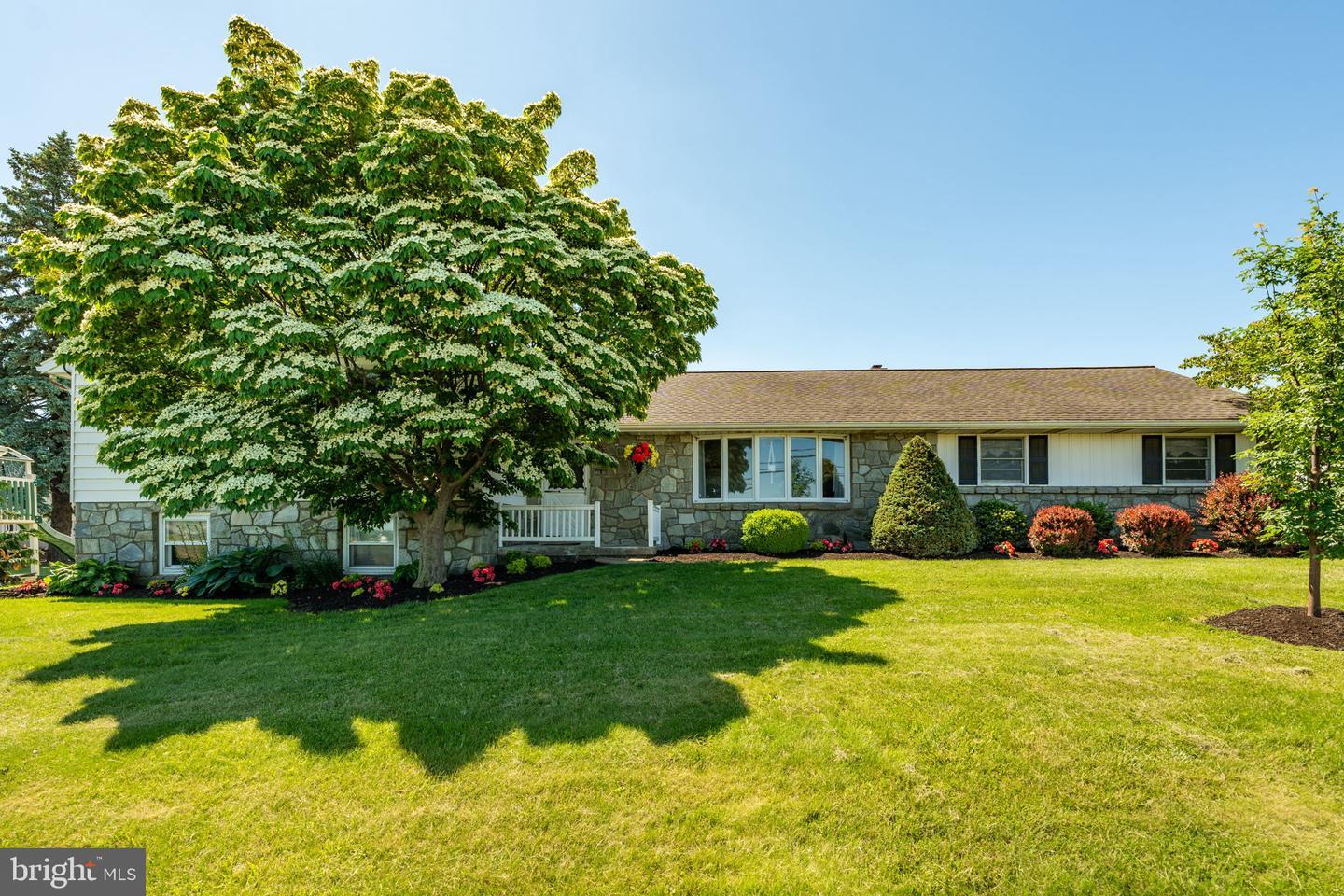 Property Photo: 1844 Main Street PA 17519