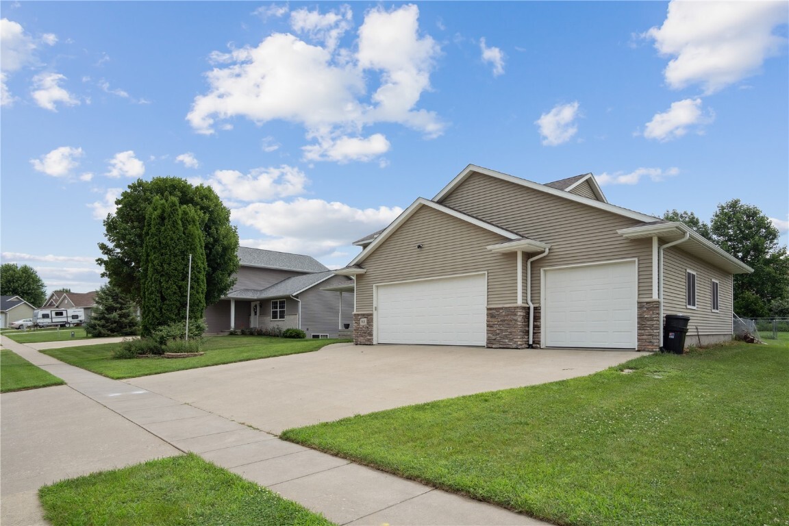Property Photo:  318 Crestview Drive  IA 52213 