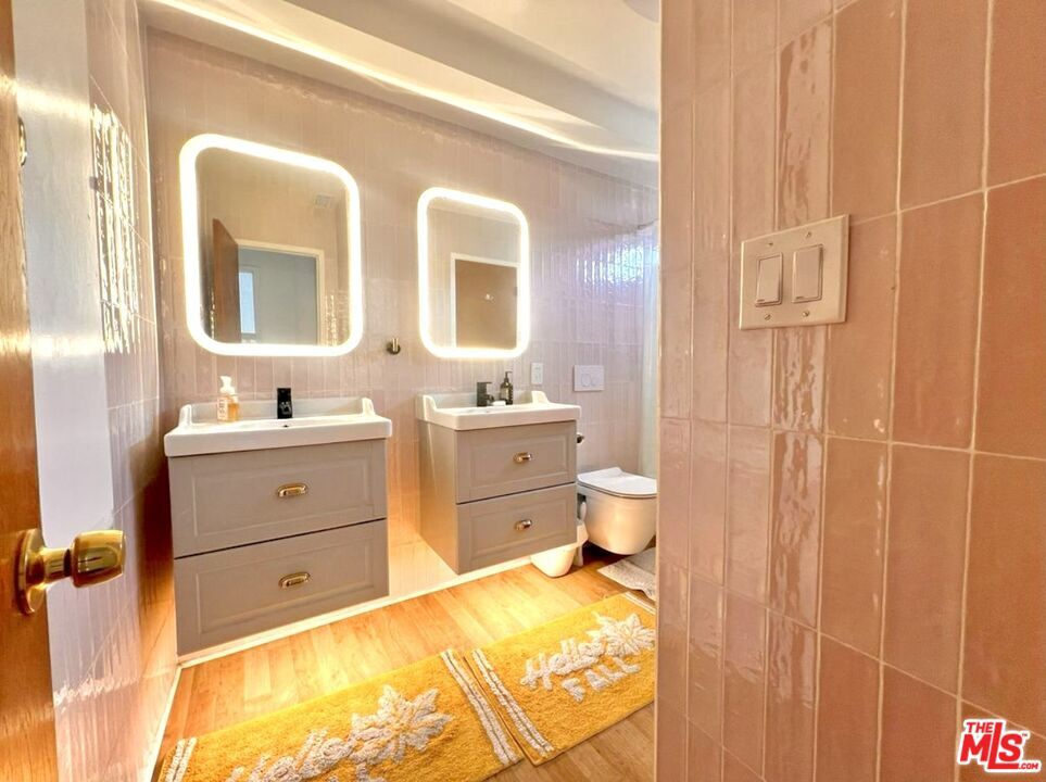 Property Photo: 1545 3rd St CA 90266