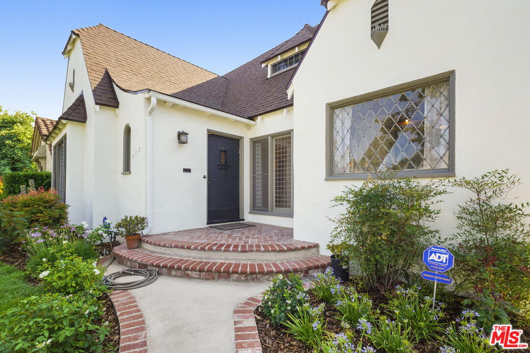 Property Photo: 117 N Martel Ave CA 90036