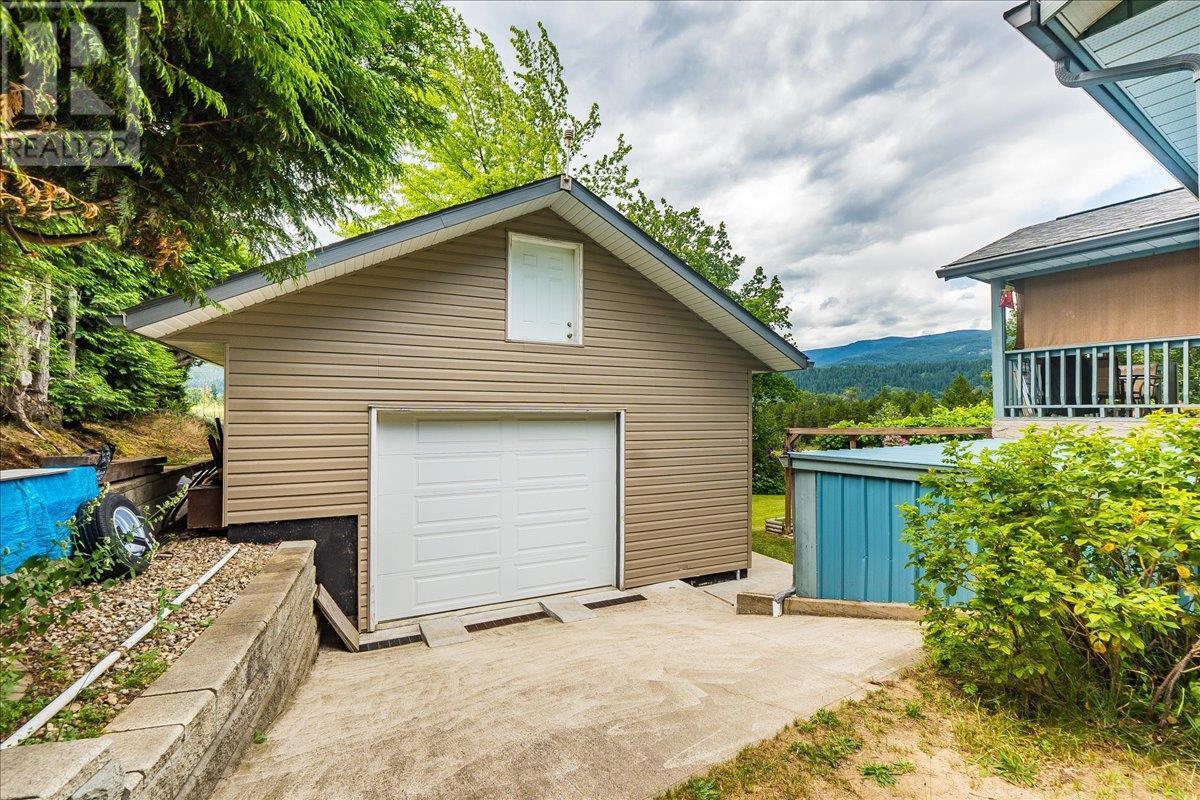 Property Photo: 1986 Brilliant Road BC V1N 4M2