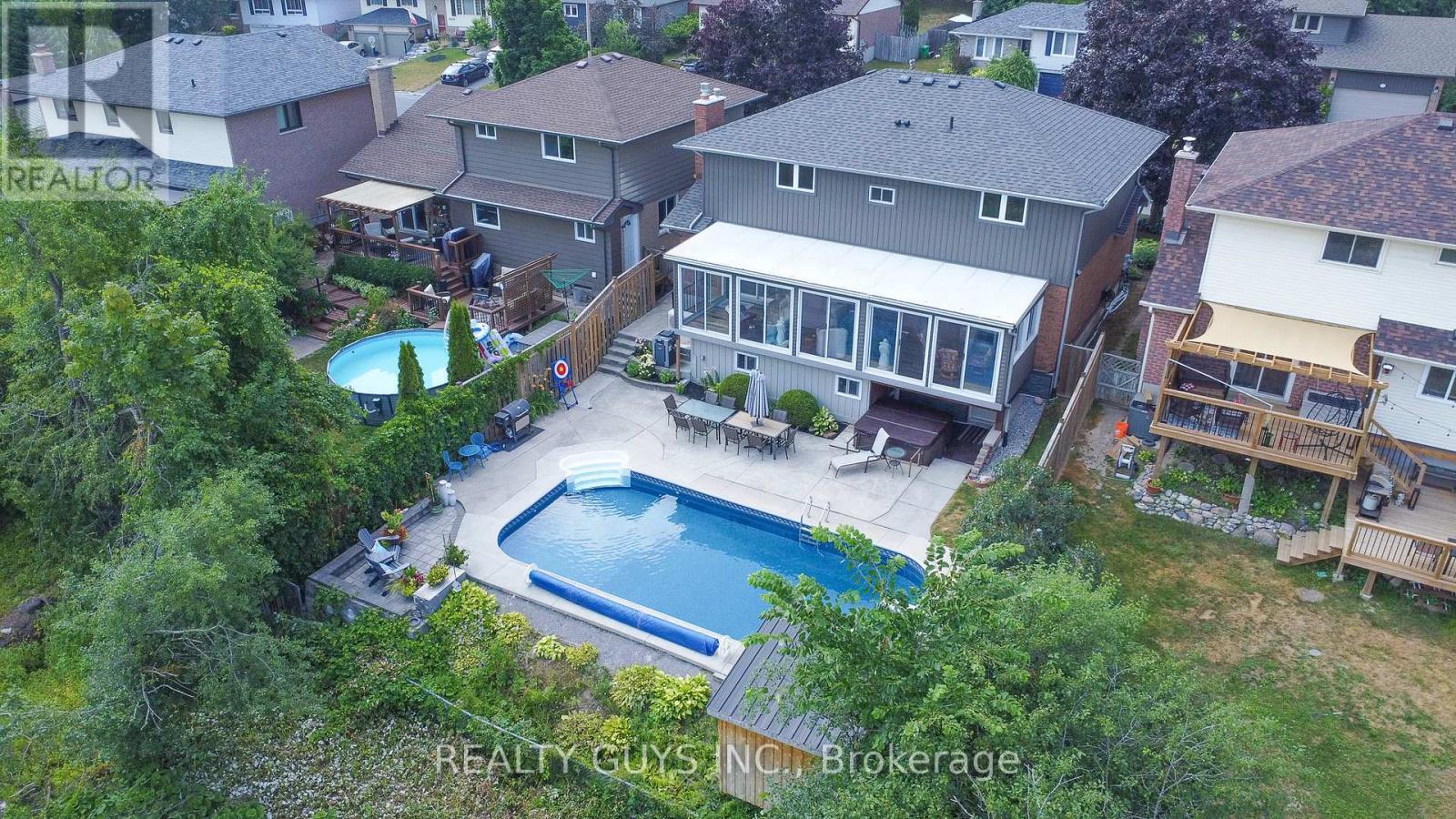 Property Photo: 2515 Farmcrest Avenue ON K9L 1R8