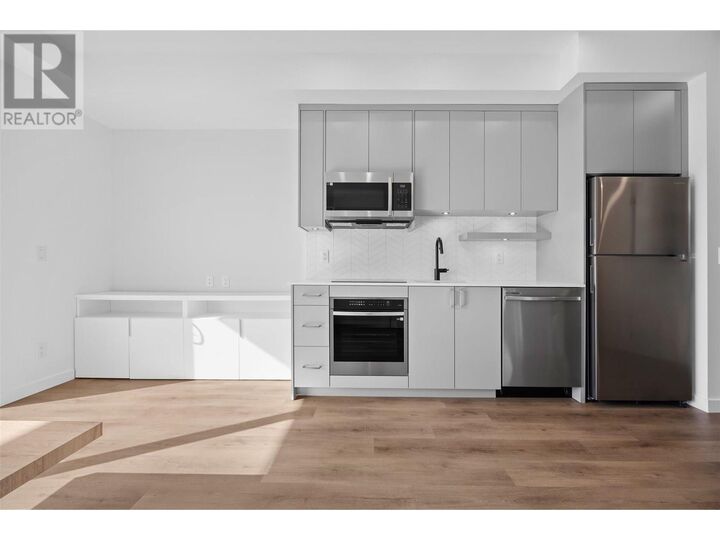 Property Photo:  1274 Devonshire Avenue 411  BC V1Y 6B7 