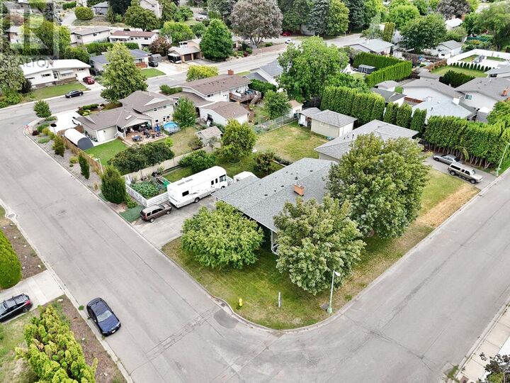 Photo de la propriété:  1498 Lombardy Square  BC V1Y 3S7 