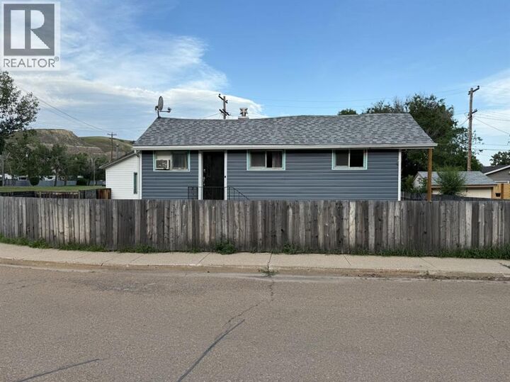 Property Photo:  106 Poplar Crescent  AB T0J 0Y1 