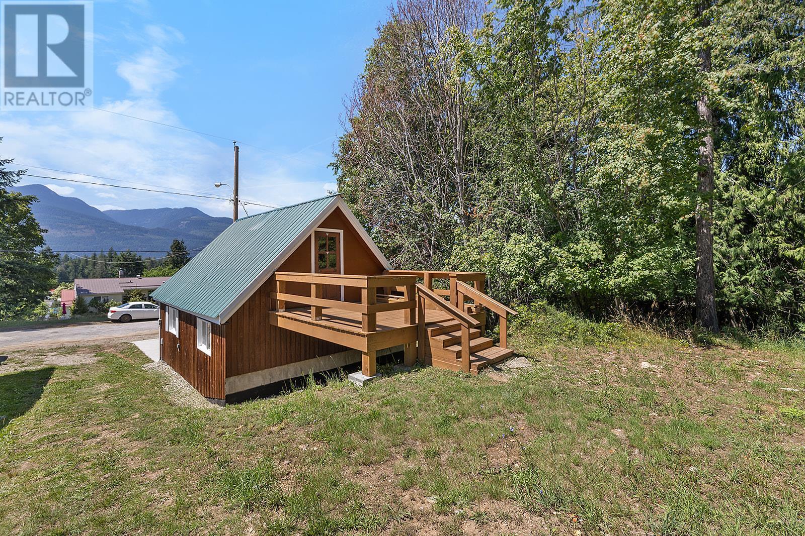 Photo de la propriété:  1524 Russel Avenue  BC V0B 2B0 