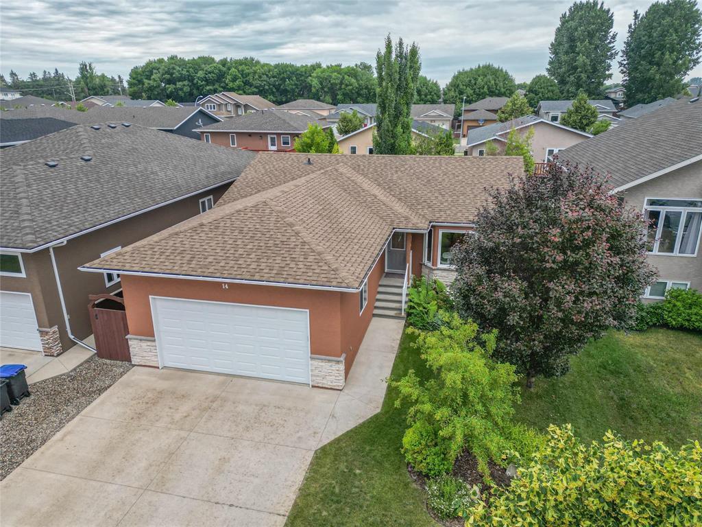 Property Photo: 14 Frobisher Crescent MB R7A 5B9