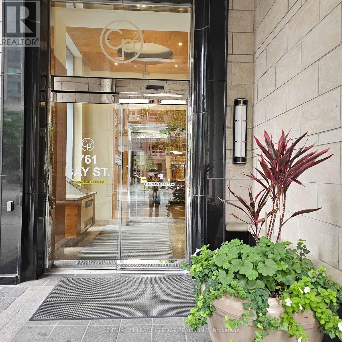 Property Photo: 761 Bay Street 714 ON M5G 2R2
