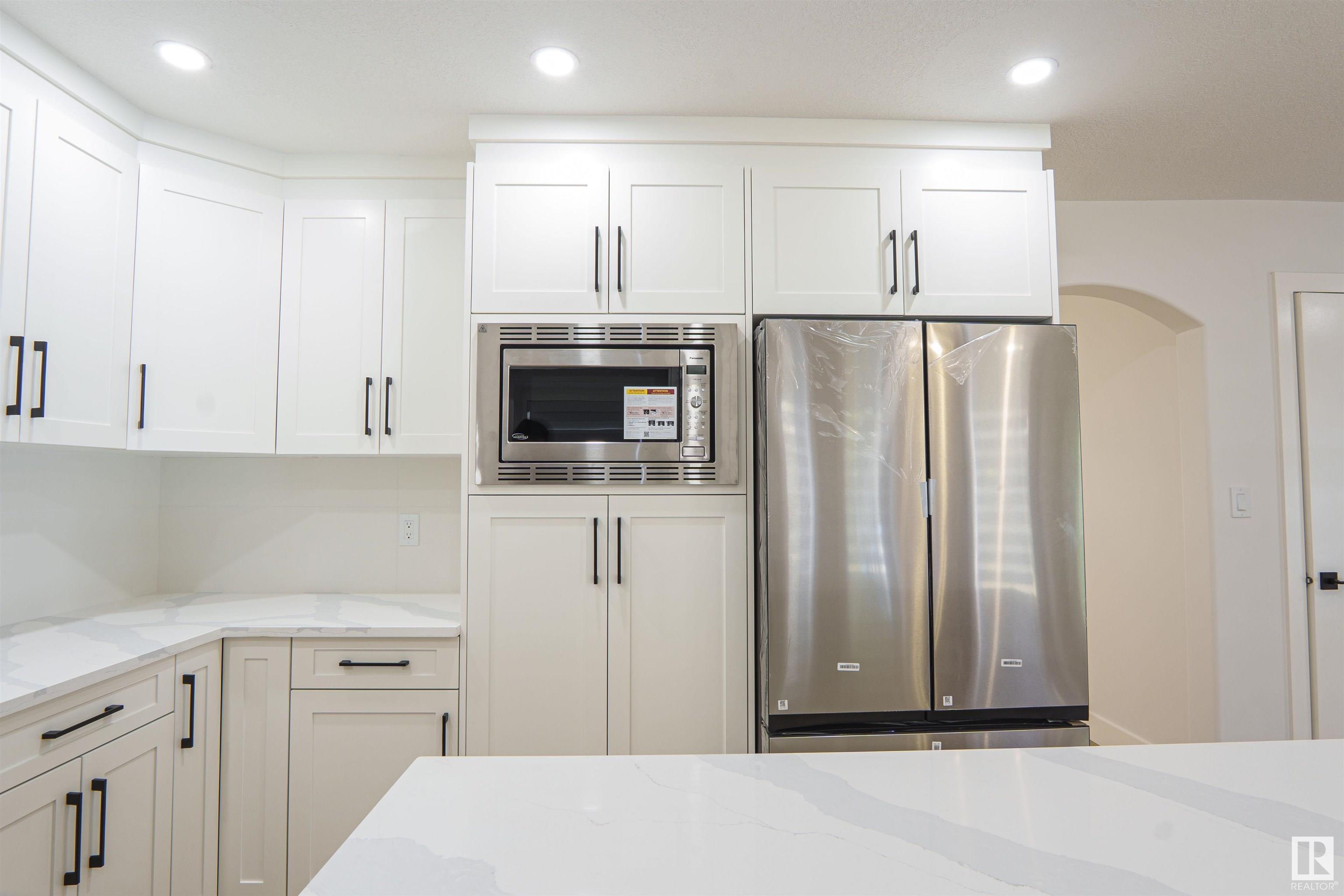 Property Photo:  370 Heath Road NW  AB T6R 2T8 