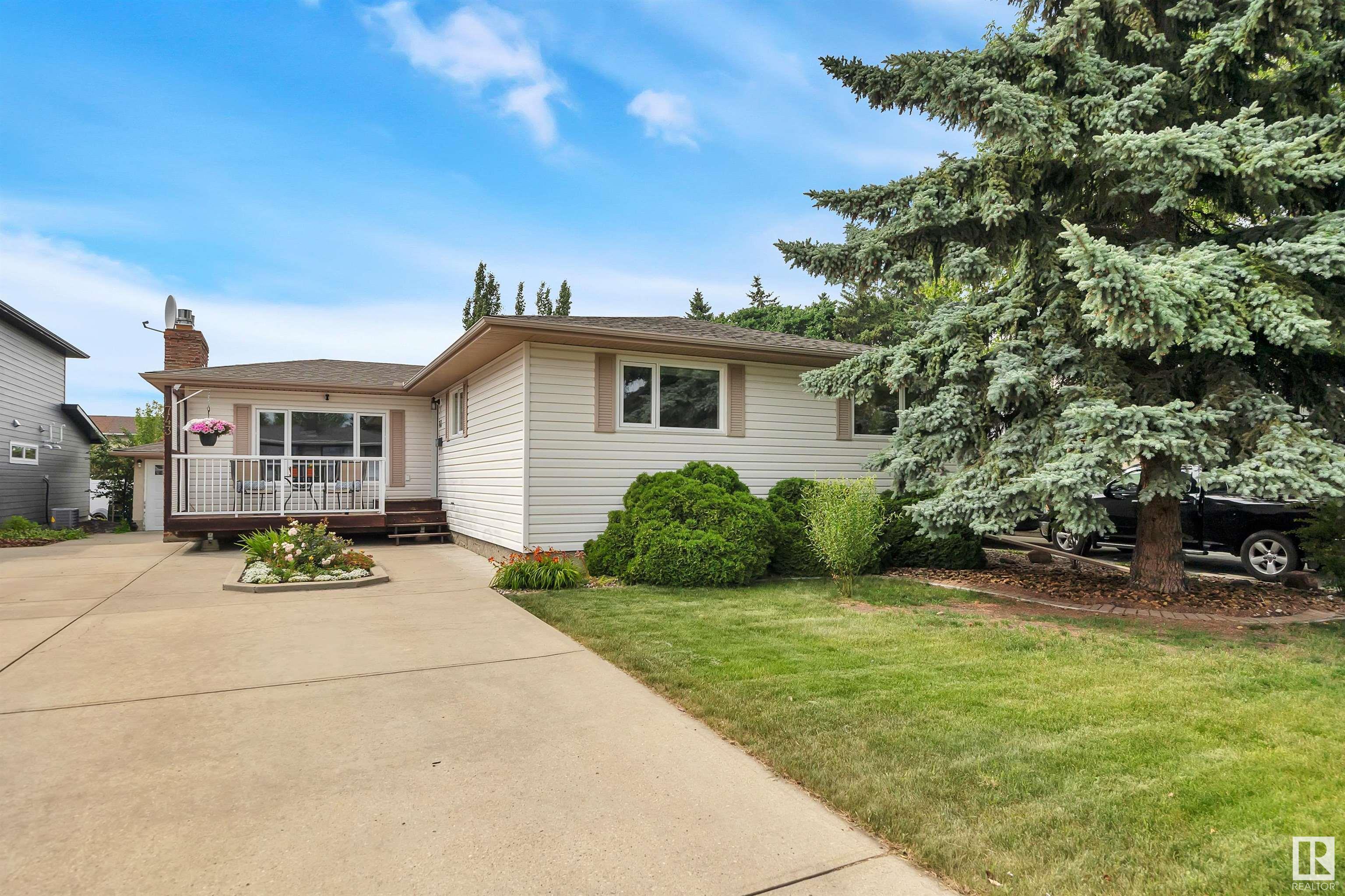 Property Photo:  743 Lee Ridge Road NW  AB T6K 0P6 