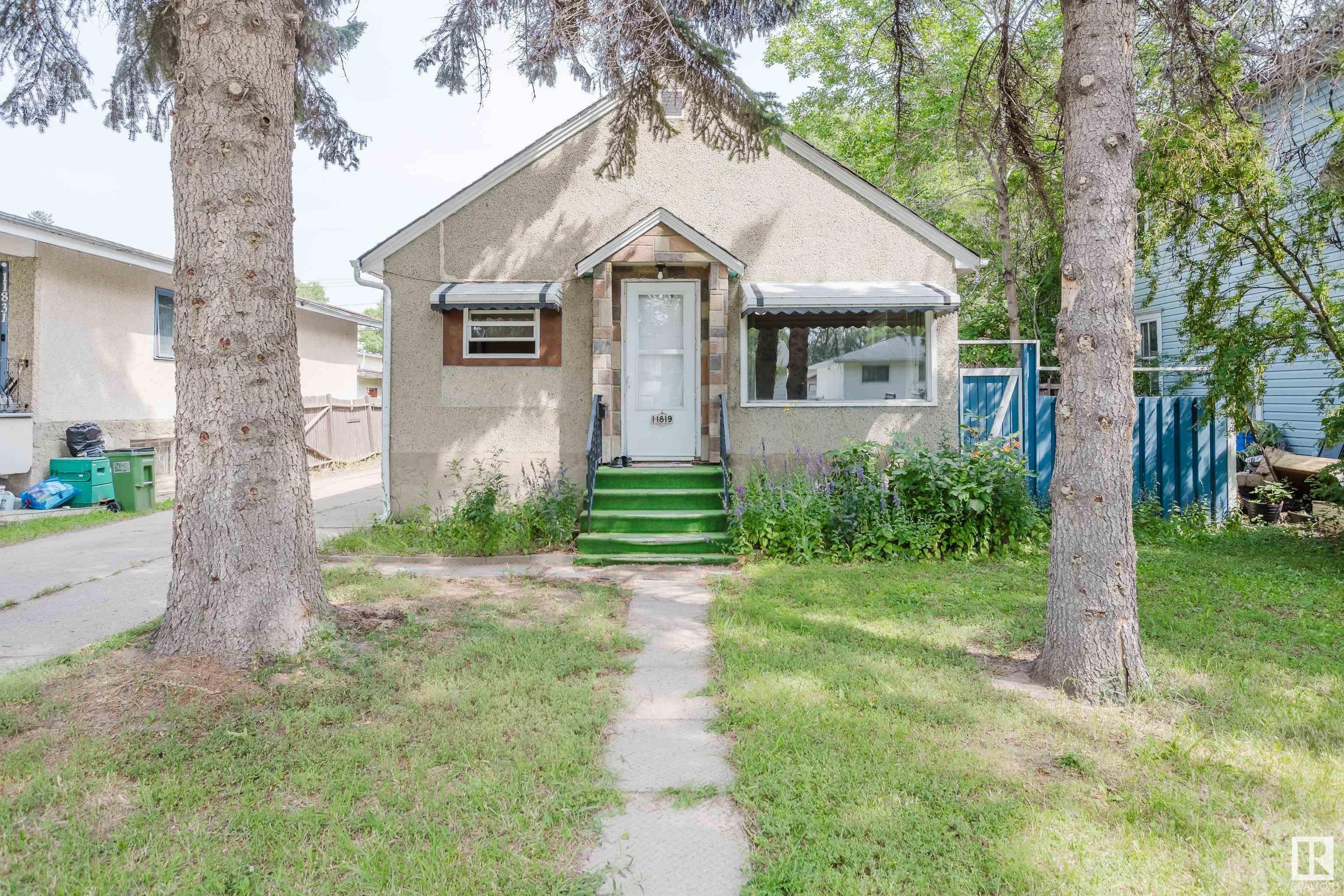 Property Photo:  11819 45 Street NW  AB T5W 2T3 