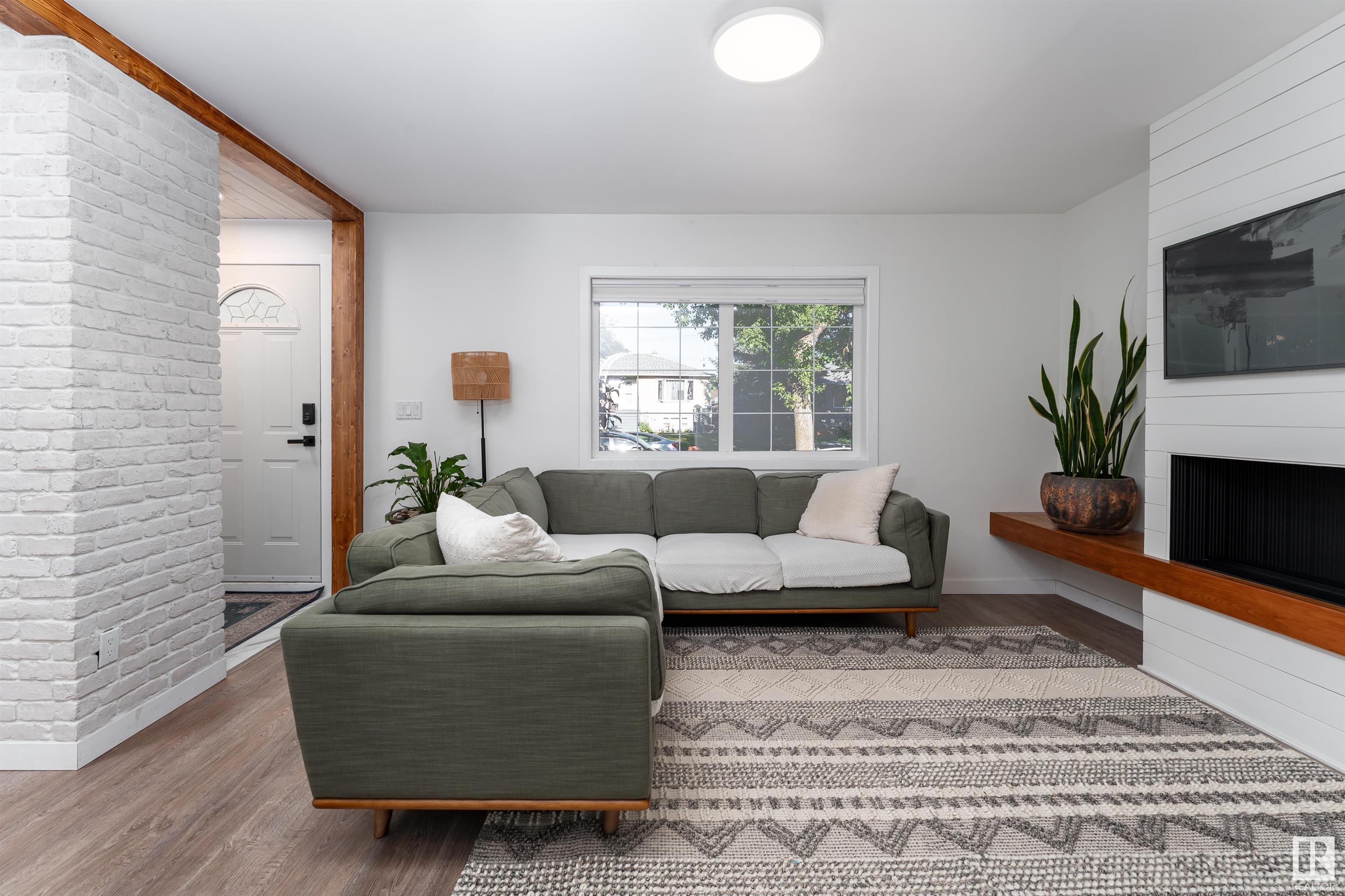 Property Photo:  10524 80 Street NW  AB T6A 3J7 