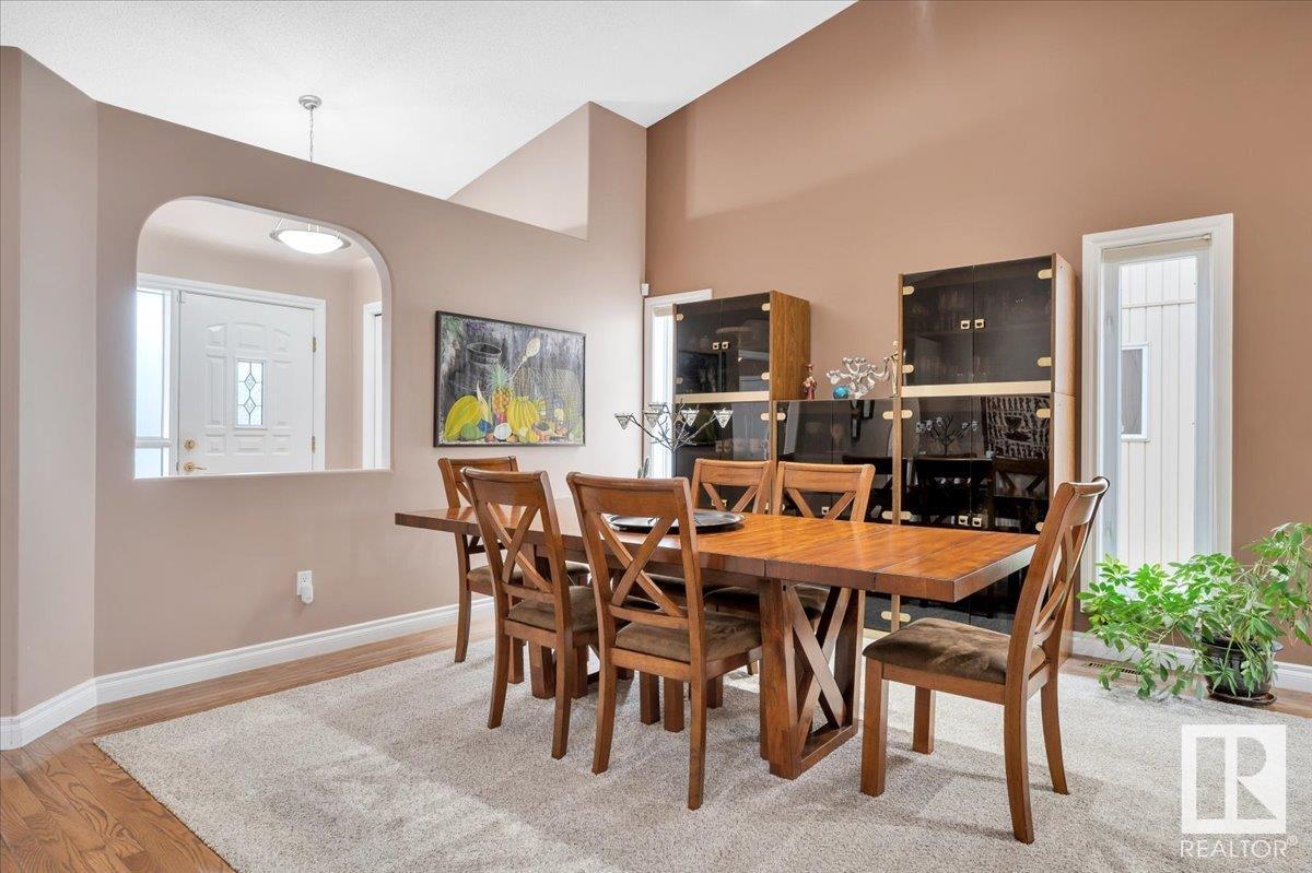 Photo de la propriété: 929 Picard Drive NW 56 AB T5T 6J7