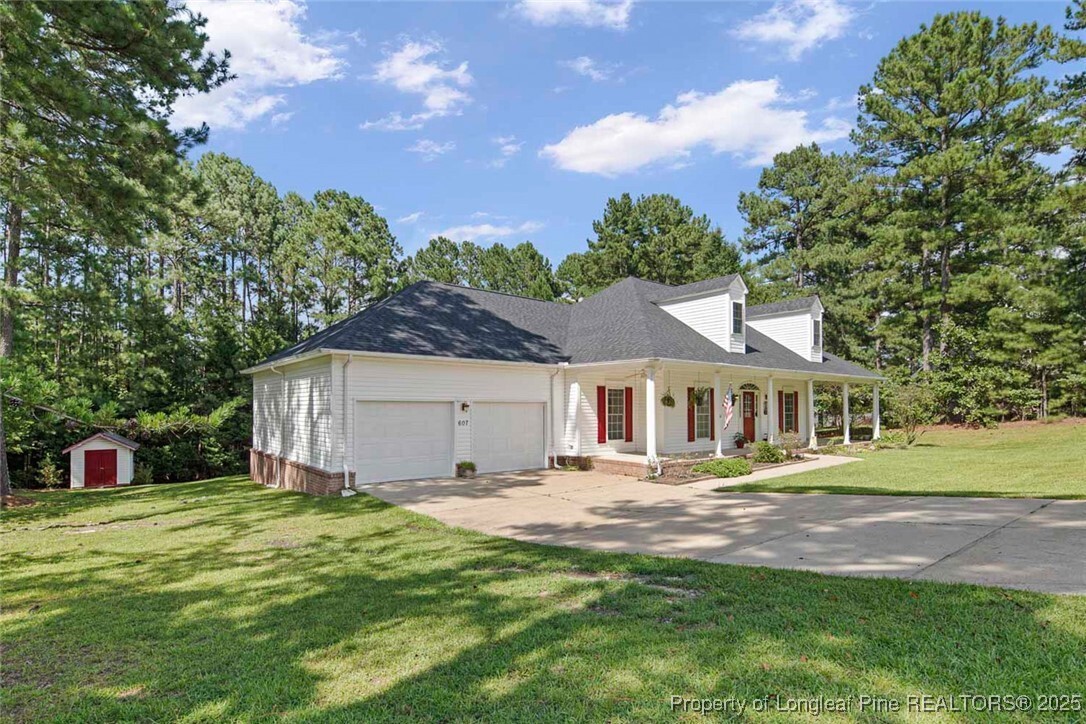 Property Photo: 607 Stone Cross Drive NC 28390