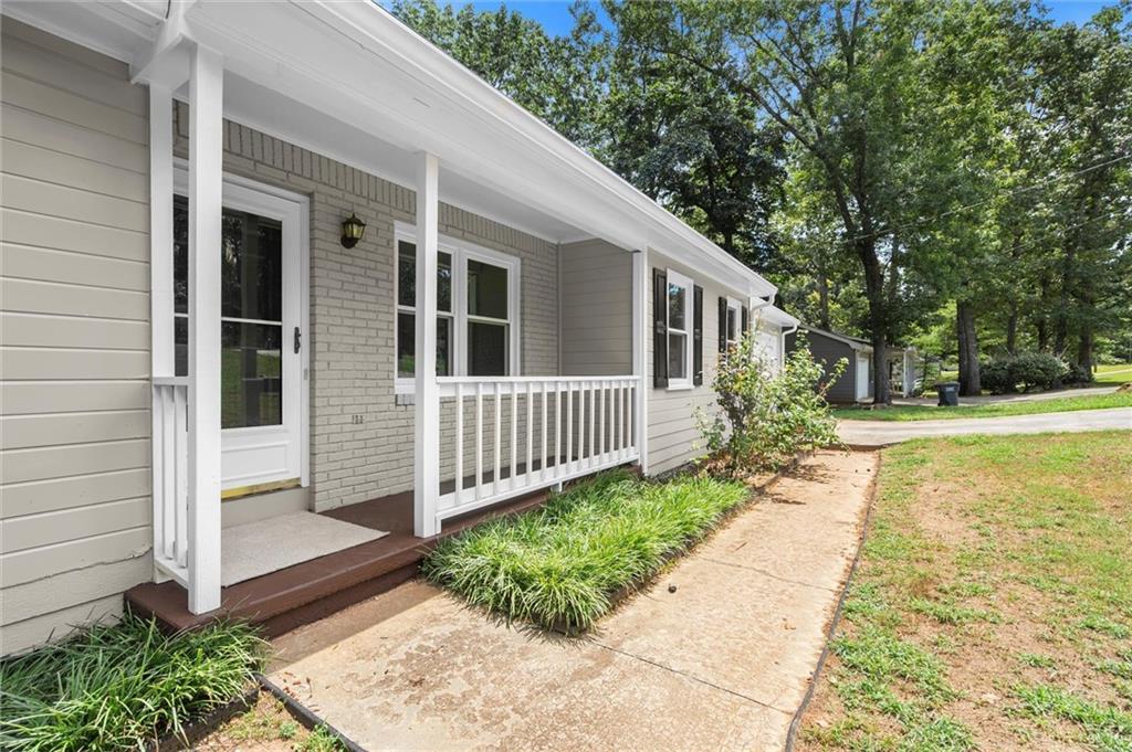 Property Photo:  200 E Country Woods Drive  GA 30016 
