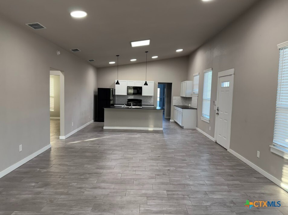 Property Photo: 451 Pintail Loop TX 78666