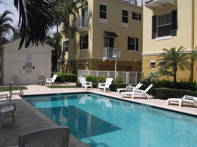 Property Photo: 546 NE 7th Ave 1 FL 33301