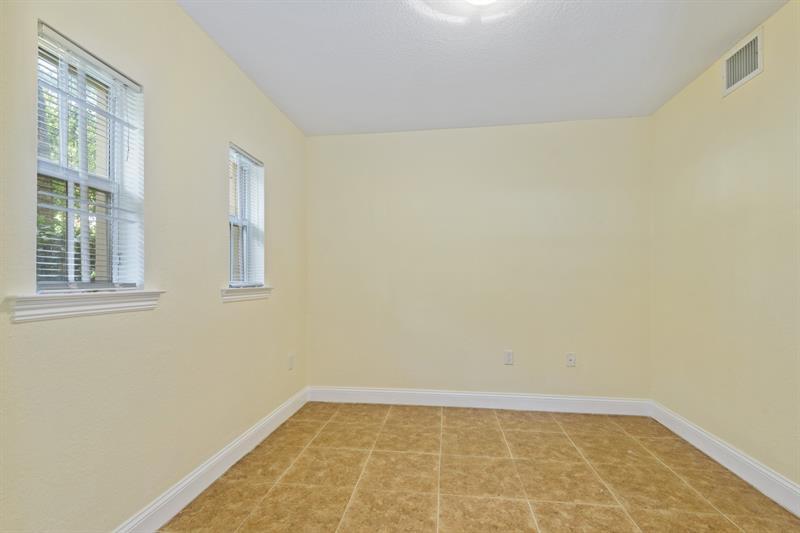 Property Photo: 546 NE 7th Ave 1 FL 33301