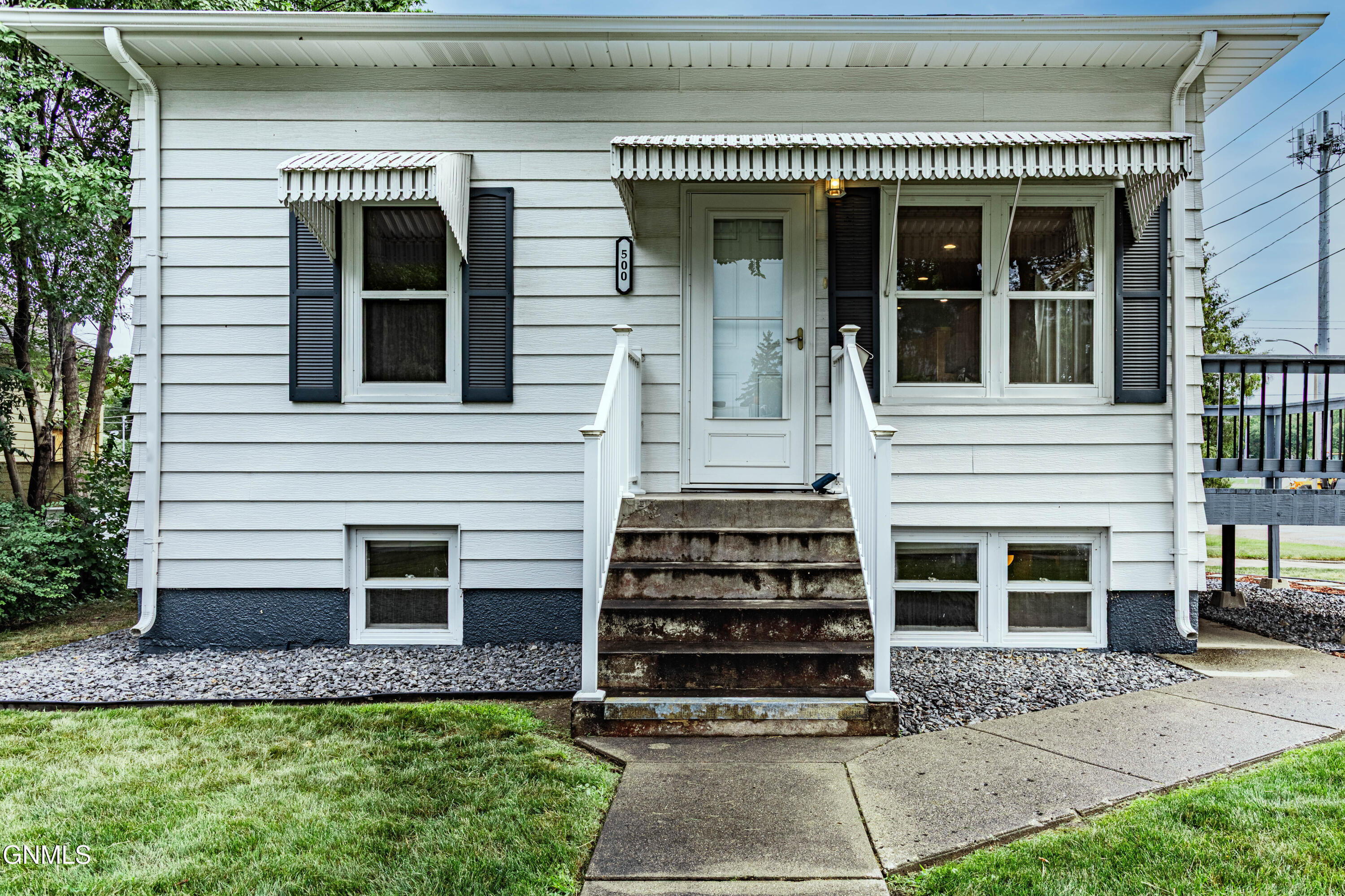 Property Photo:  500 W Ave C W  ND 58501 
