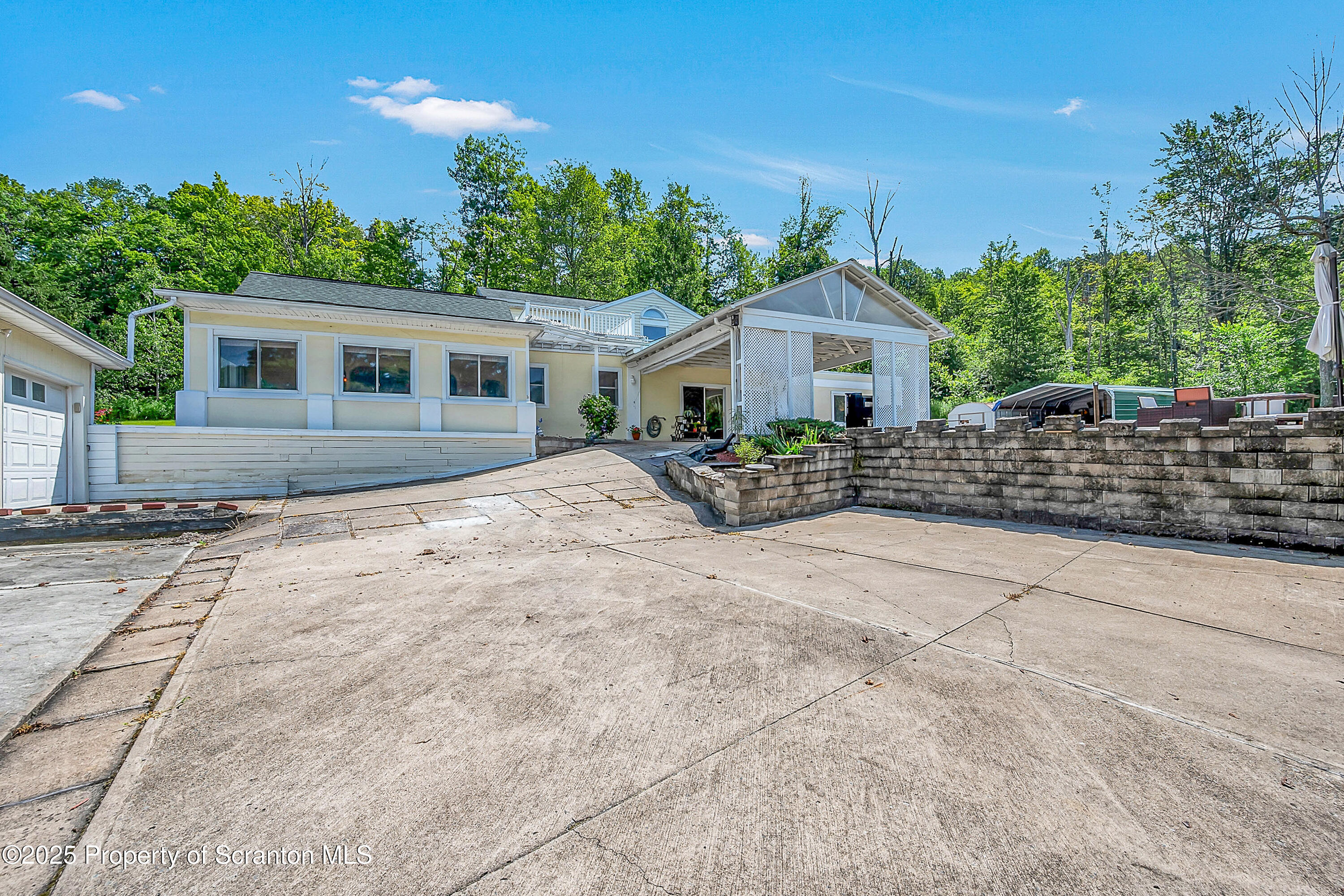 831 Montdale Road  Scott Twp PA 18447 photo