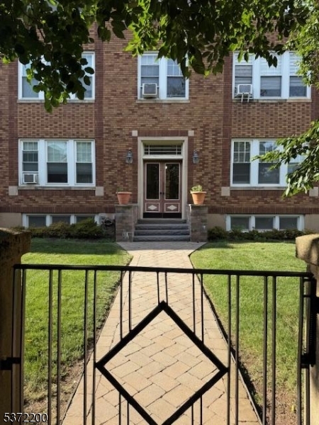 Property Photo:  22 Baldwin Street 1  NJ 07042 