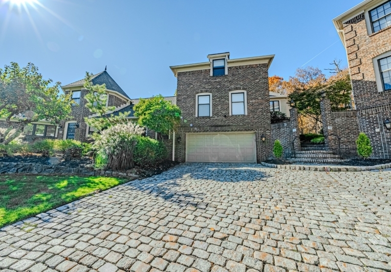 Property Photo:  11 Casper Ct  NJ 07932 