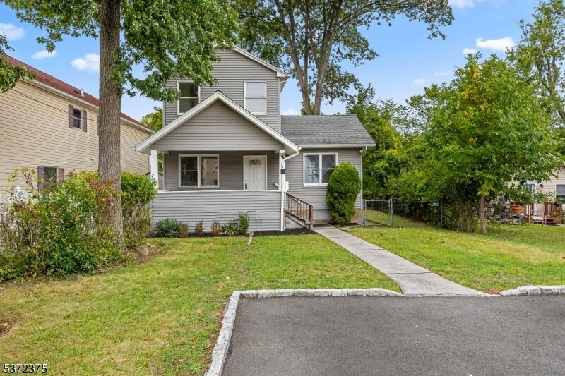 Property Photo:  250 Woodcliff Ave  NJ 07424 