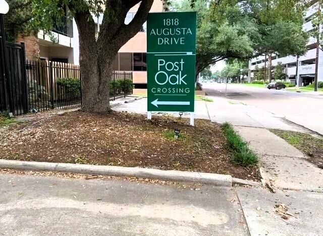 Property Photo: 1818 Augusta Drive 21 TX 77057