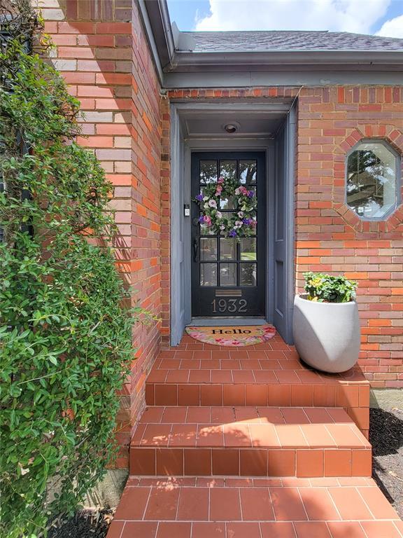 Property Photo: 1932 Lexington Street TX 77098