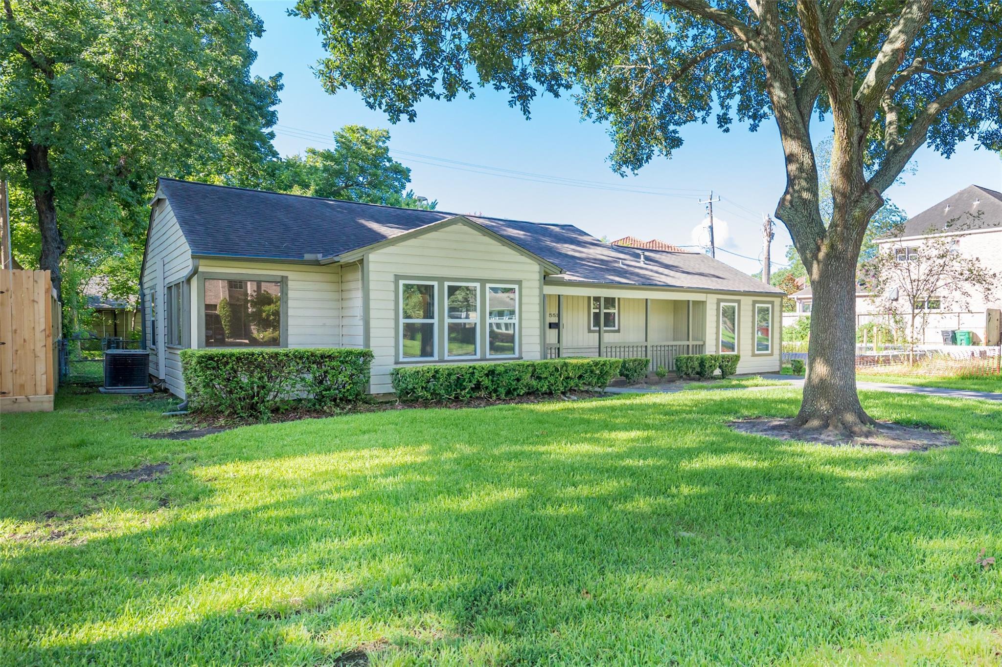 Property Photo: 5519 Huisache Street TX 77081
