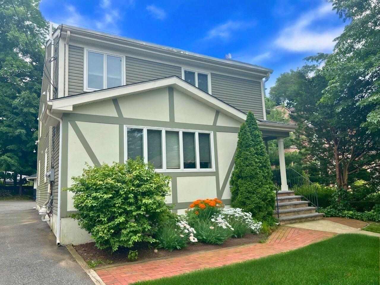 Property Photo: 45 Garfield Pl 1 (1st Floor) NJ 07450-3724