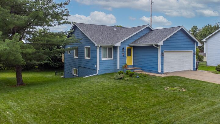Property Photo:  1929 E Maish Avenue  IA 50320 