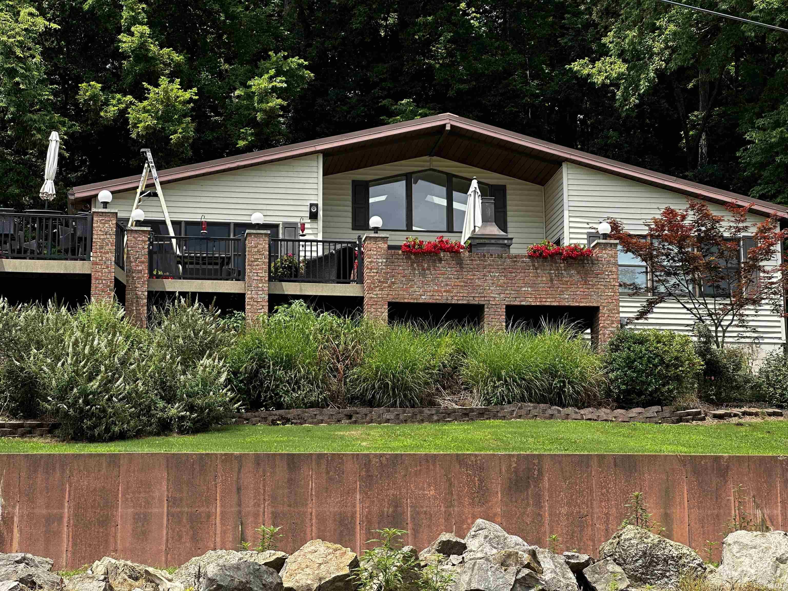 Property Photo: 9718 Smith Diamond Road IN 47620