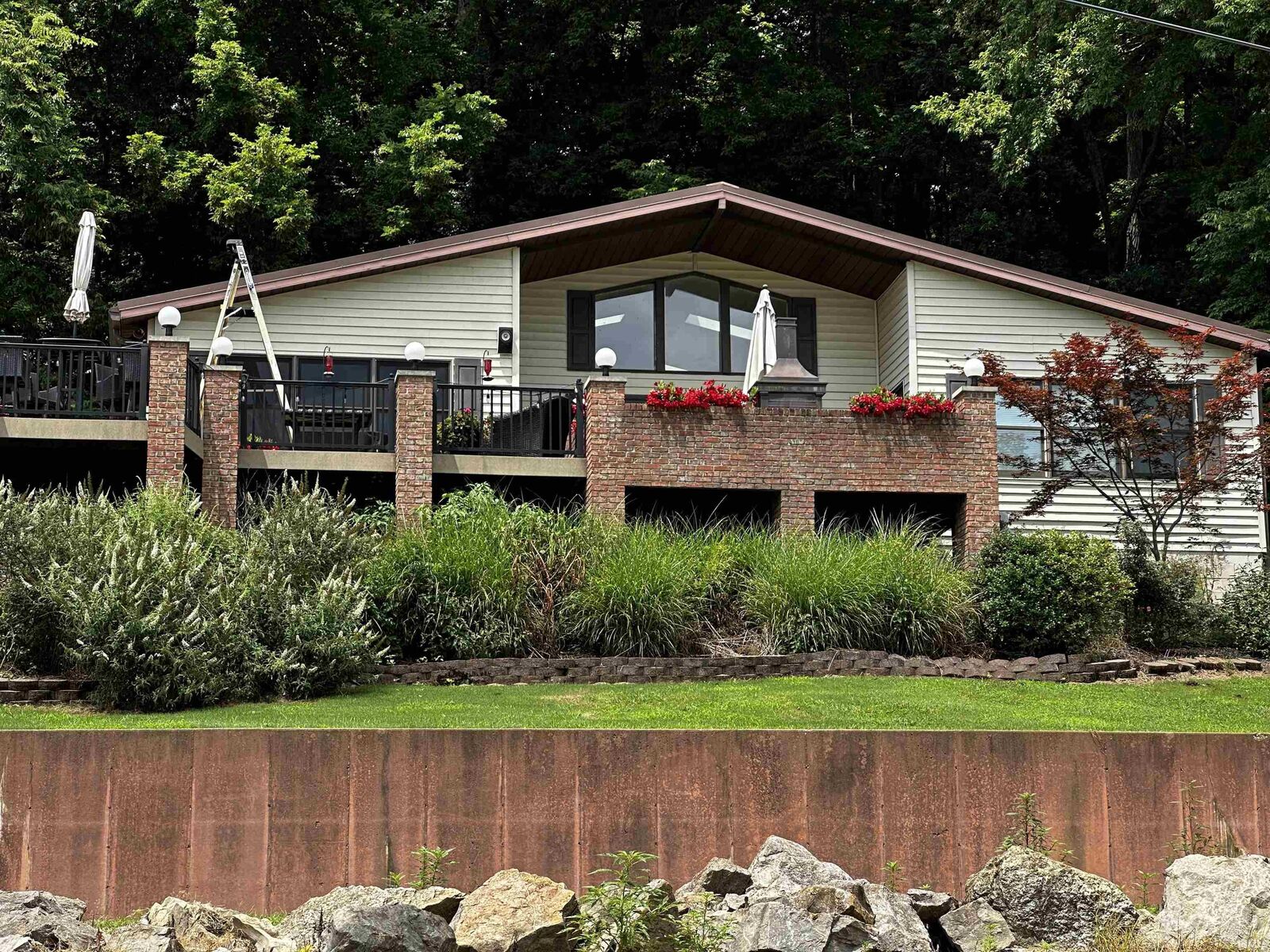 Property Photo: 9718 Smith Diamond Road IN 47620